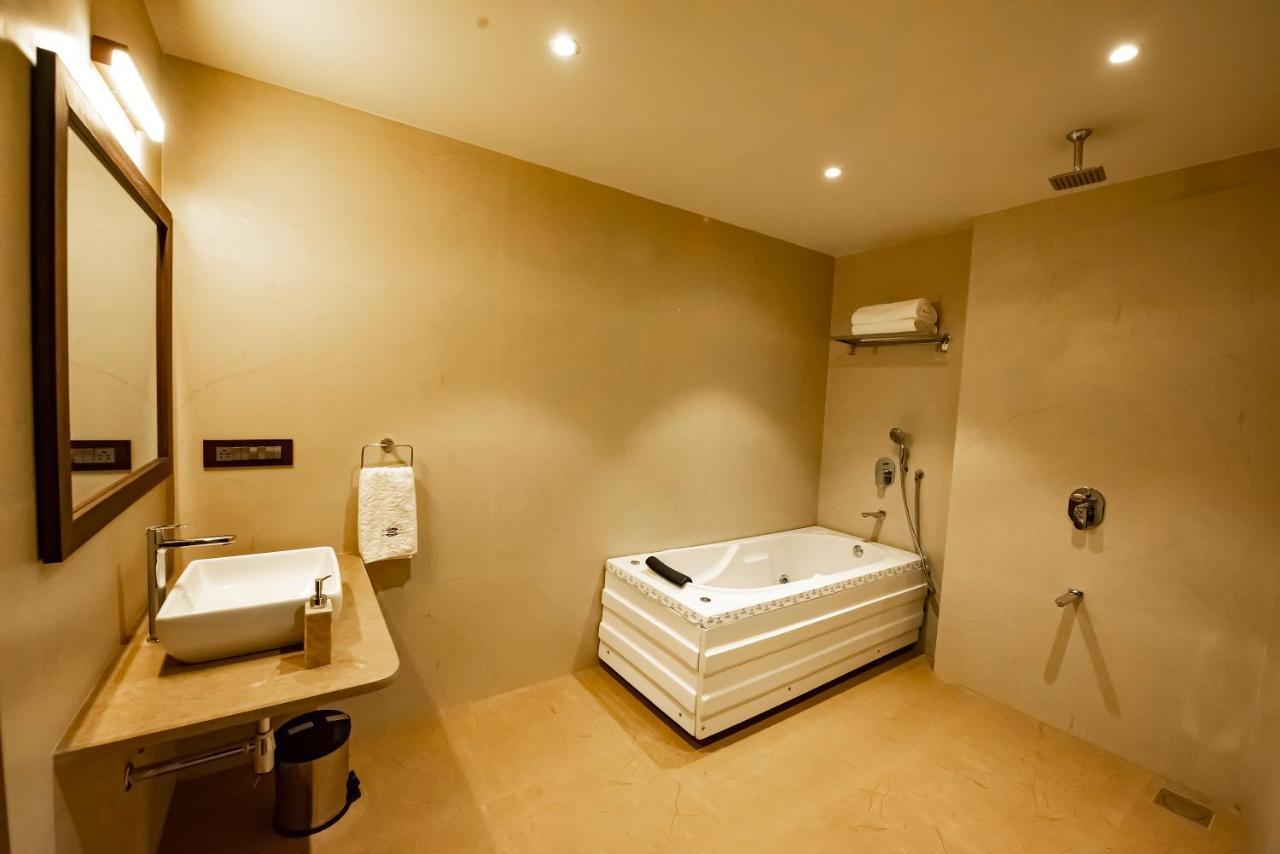 The Royal Palace Hotel 400703 Navi Mumbai Exterior photo